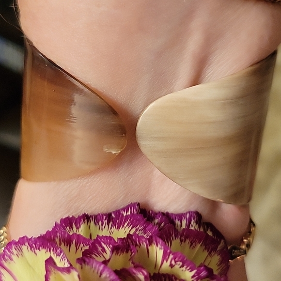 Bracelet Plastic Tusks Imitation Flexible 2.5" diameter - Picture 4 of 5